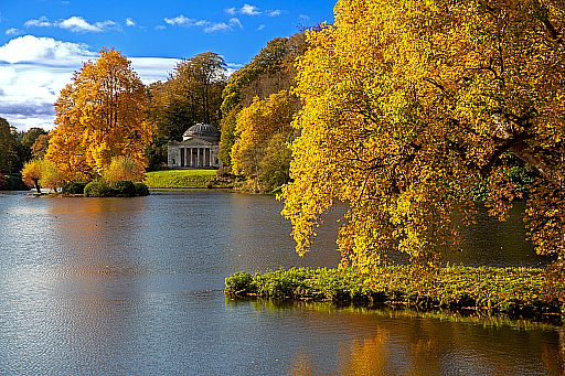 AUTUMN AT STOURHEAD GARDENS